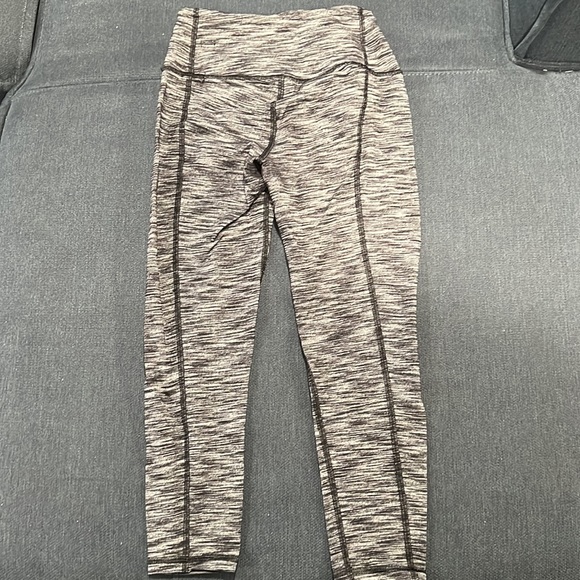 VS Zebra Print Capri Leggings - Picture 2 of 5